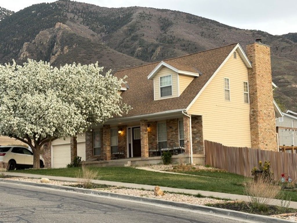 Photo of 2212 E HIGH MESA DR S, Sandy, UT 84092 (MLS # 2154938)