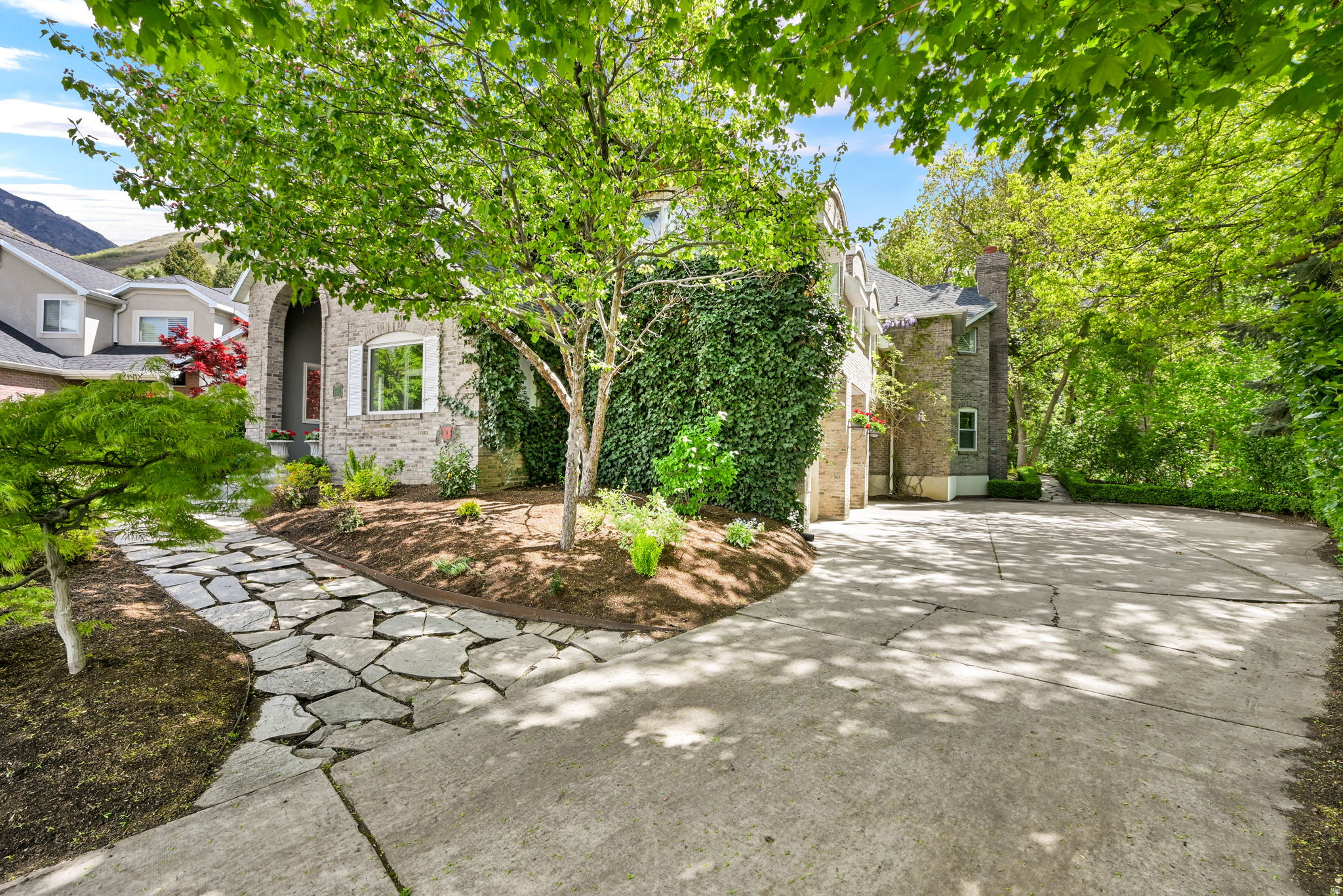 COUNTRY MILL ESTATE - Residential