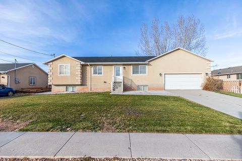 Photo of 330 W 700 S, Richfield, UT 84701 (MLS # 2126368)