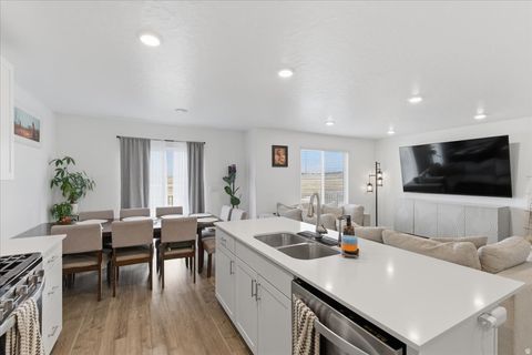 Tiny photo for 1202 W HIDDEN SPRING DR, Santaquin, UT 84655 (MLS # 2123853)