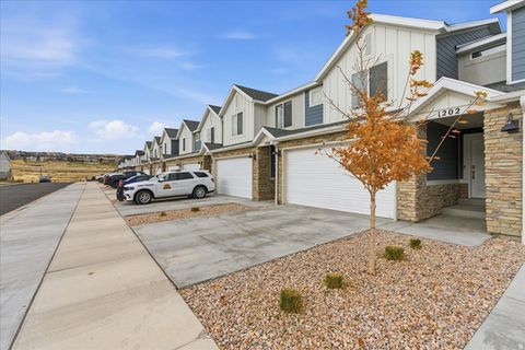 Tiny photo for 1202 W HIDDEN SPRING DR, Santaquin, UT 84655 (MLS # 2123853)