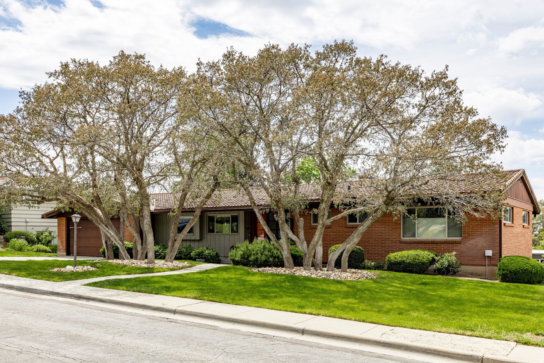 OAK HILLS - Residential
