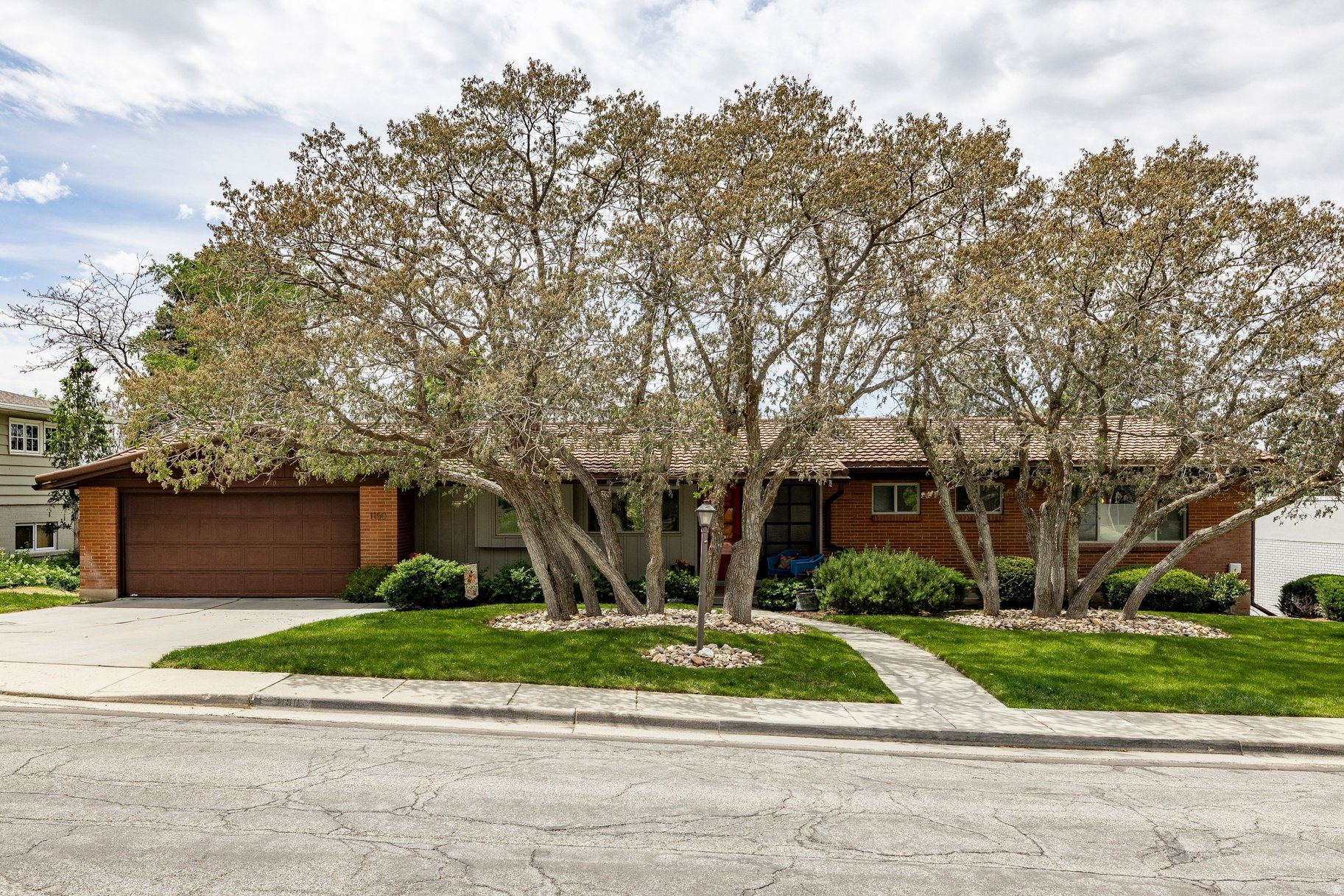 OAK HILLS - Residential