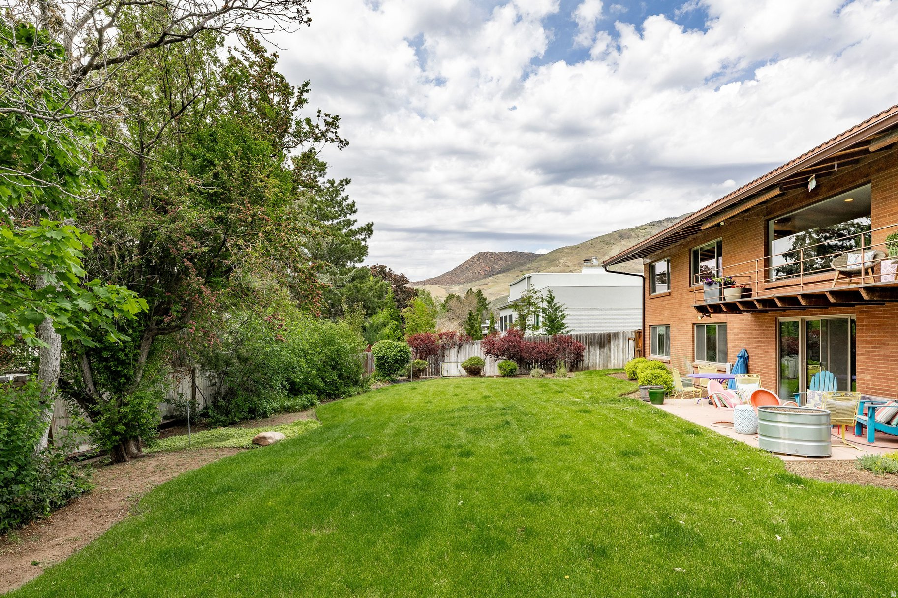 OAK HILLS - Residential
