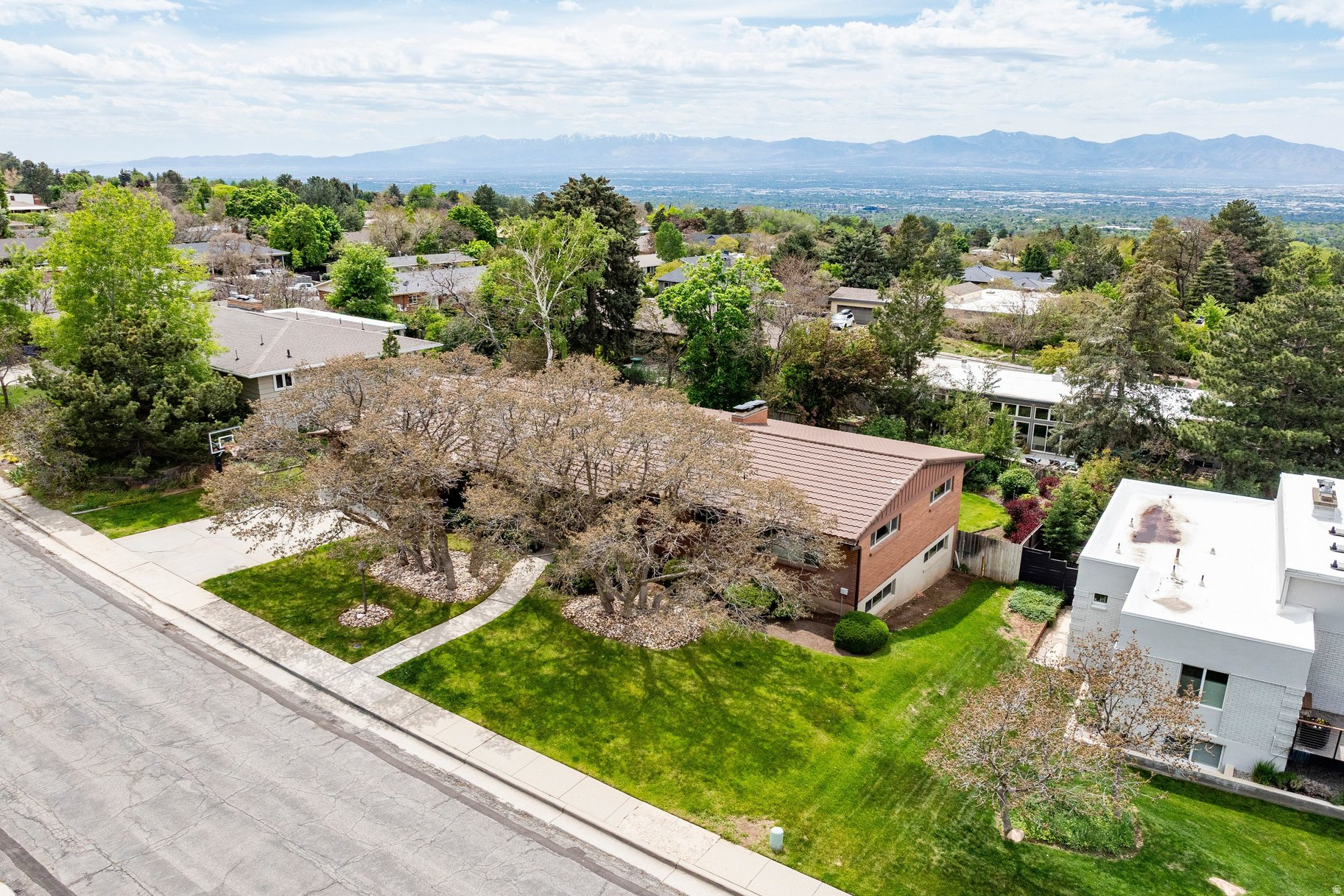 OAK HILLS - Residential