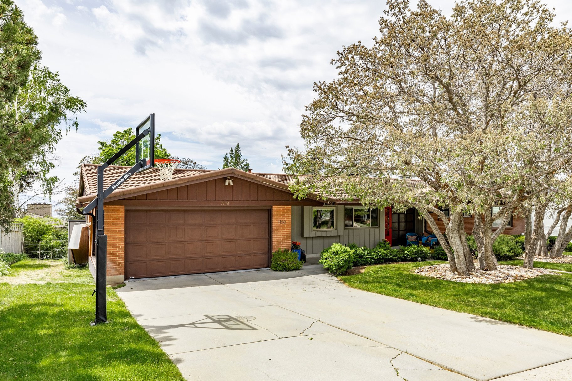 OAK HILLS - Residential