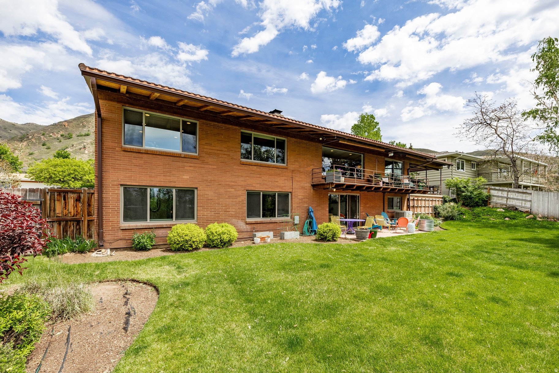 OAK HILLS - Residential