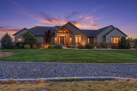 Homes For Sale - 8724 N Canyon Wash Dr<br/> Eagle Mountain, UT 84005