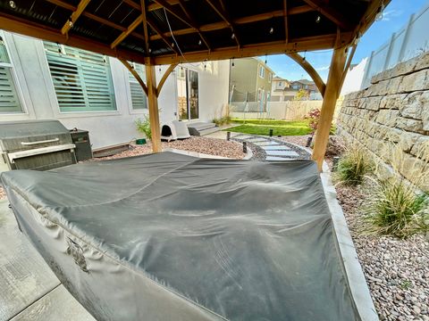 Tiny photo for 1062 N KENSINGTON HTS, Kaysville, UT 84037 (MLS # 2152304)