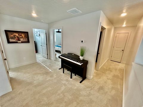 Tiny photo for 1062 N KENSINGTON HTS, Kaysville, UT 84037 (MLS # 2152304)