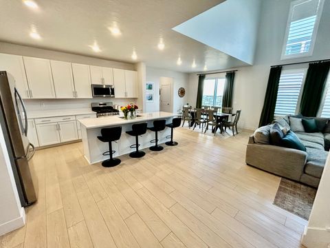 Tiny photo for 1062 N KENSINGTON HTS, Kaysville, UT 84037 (MLS # 2152304)
