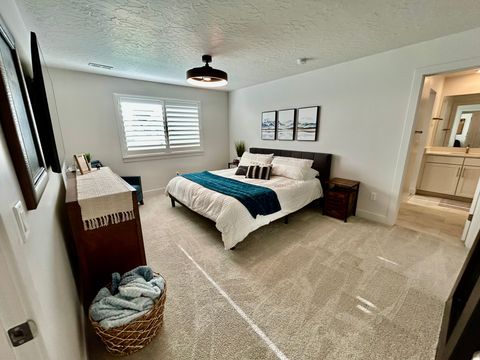 Tiny photo for 1062 N KENSINGTON HTS, Kaysville, UT 84037 (MLS # 2152304)