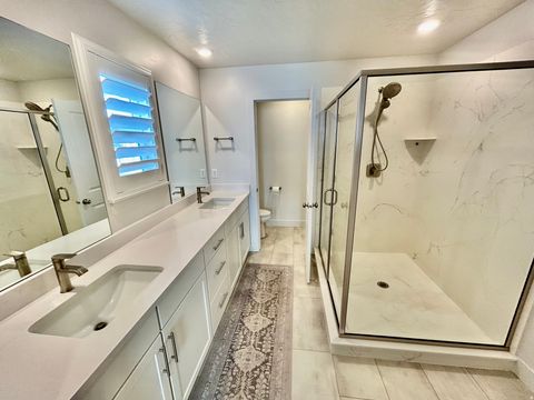 Tiny photo for 1062 N KENSINGTON HTS, Kaysville, UT 84037 (MLS # 2152304)