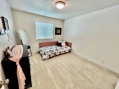 Tiny photo for 1062 N KENSINGTON HTS, Kaysville, UT 84037 (MLS # 2152304)