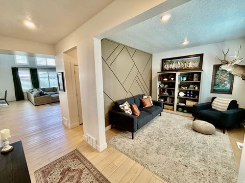 Tiny photo for 1062 N KENSINGTON HTS, Kaysville, UT 84037 (MLS # 2152304)