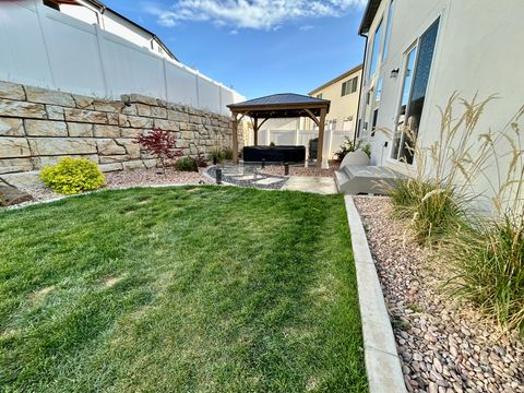 Tiny photo for 1062 N KENSINGTON HTS, Kaysville, UT 84037 (MLS # 2152304)