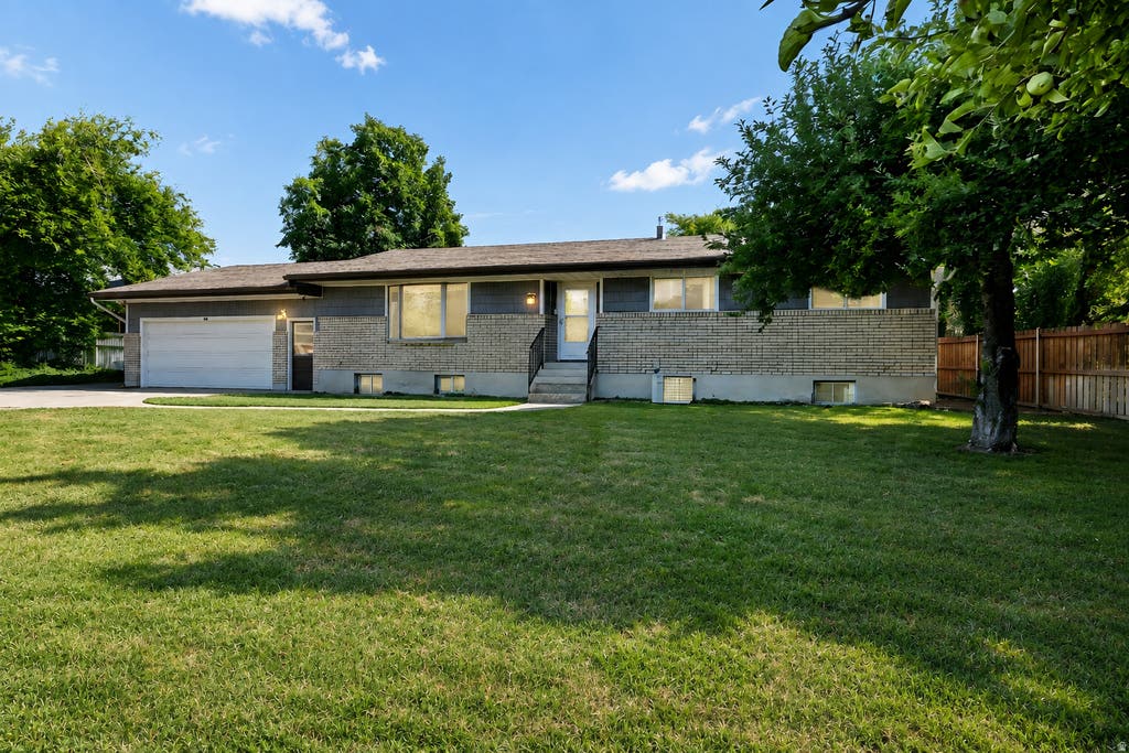 Photo of 434 RIVER HEIGHTS BLVD, River Heights, UT 84321 (MLS # 2176482)