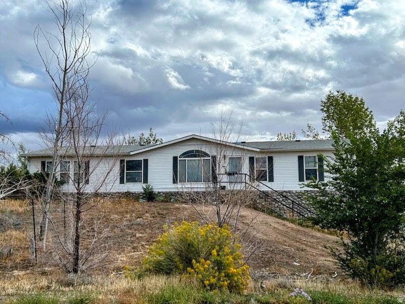 Photo of 385 S 100 W, Escalante, UT 84726 (MLS # 2186872)