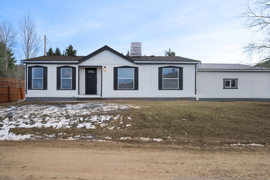 Photo of 2711 COTTONWOOD DR, Wanship, UT 84017 (MLS # 2133593)