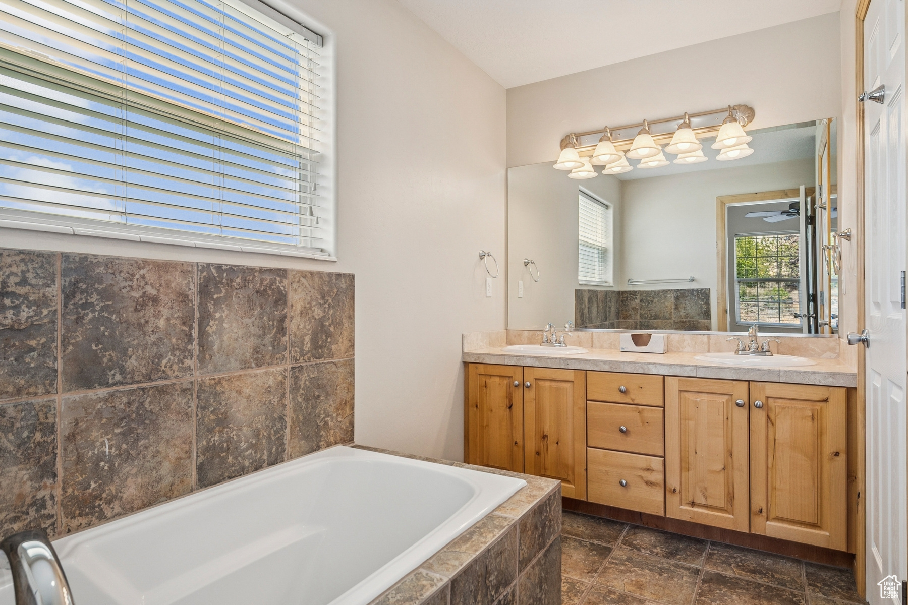 Heber City, Utah 84032, United States, 6 Bedrooms Bedrooms, ,4 BathroomsBathrooms,Residential,Active,168109