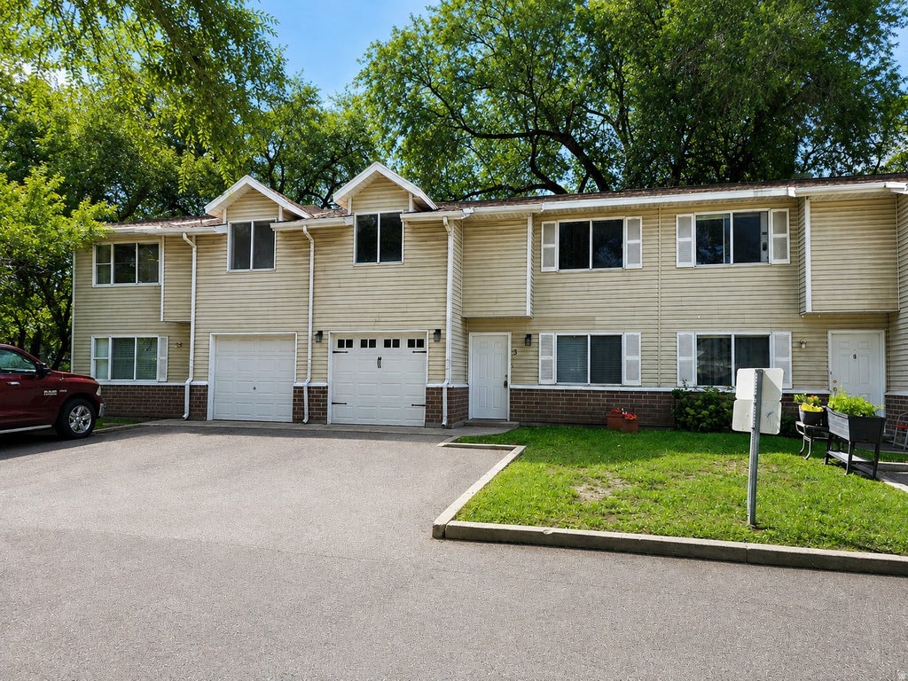 Photo of 558 N REDWOOD RD #7-3, Salt Lake City, UT 84116 (MLS # 2182528)