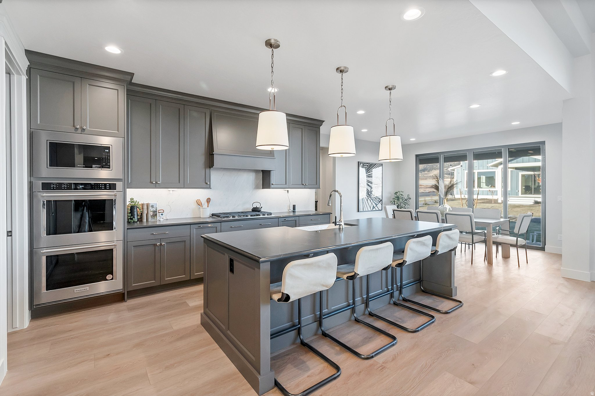 BEACON POINTE - Residential