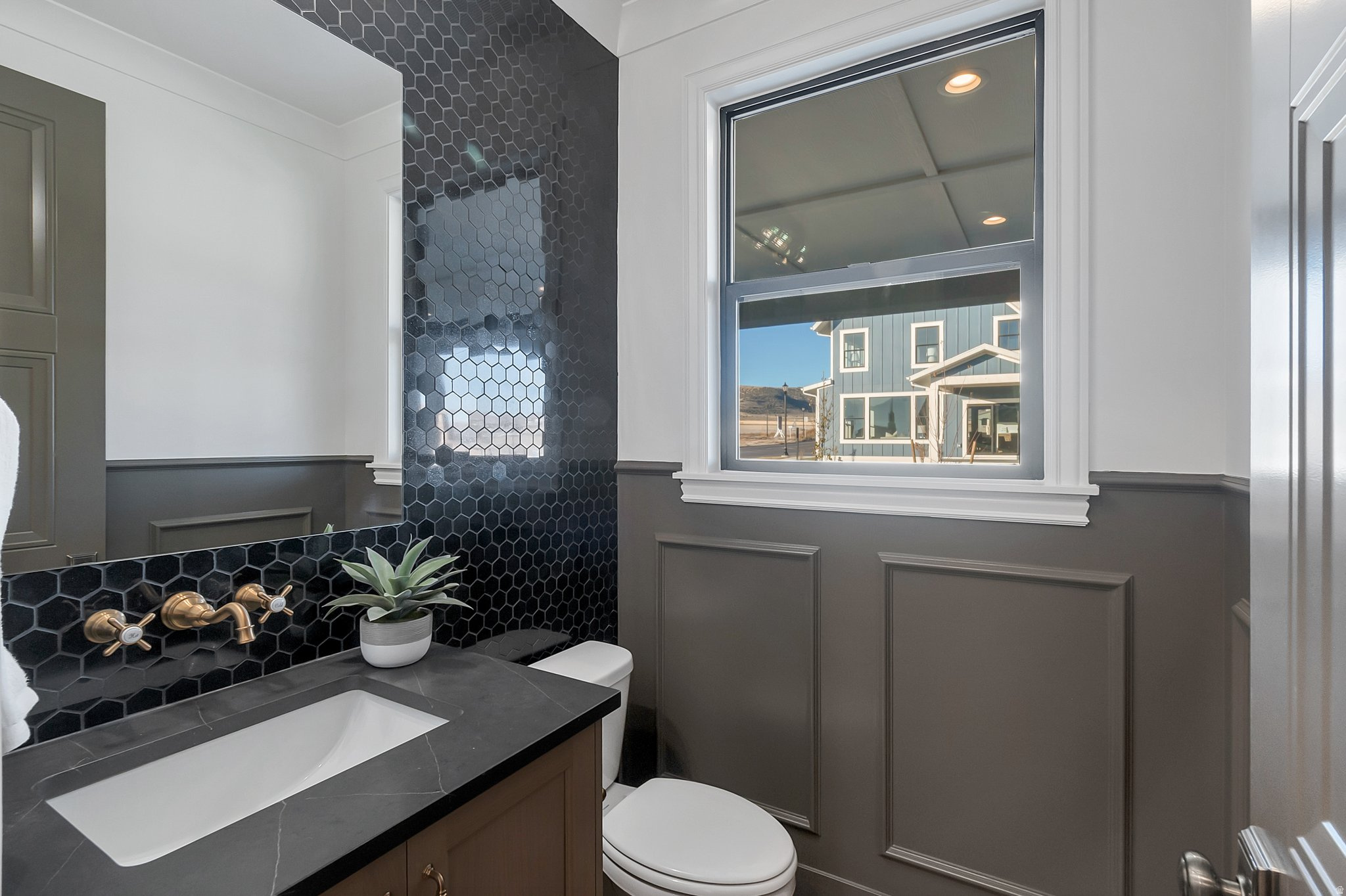 BEACON POINTE - Residential