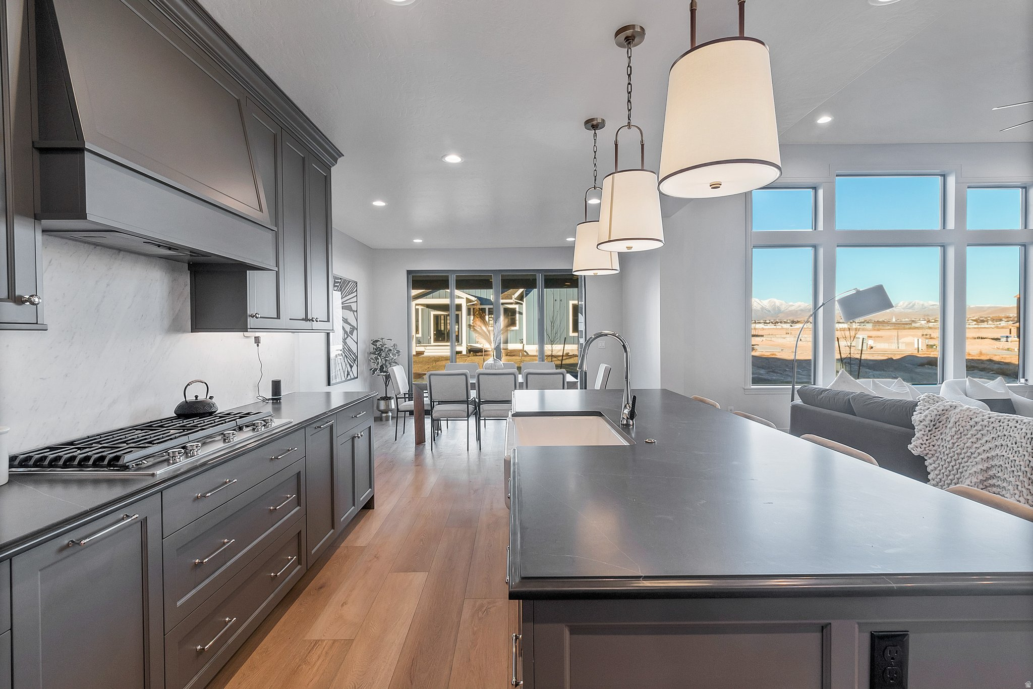 BEACON POINTE - Residential