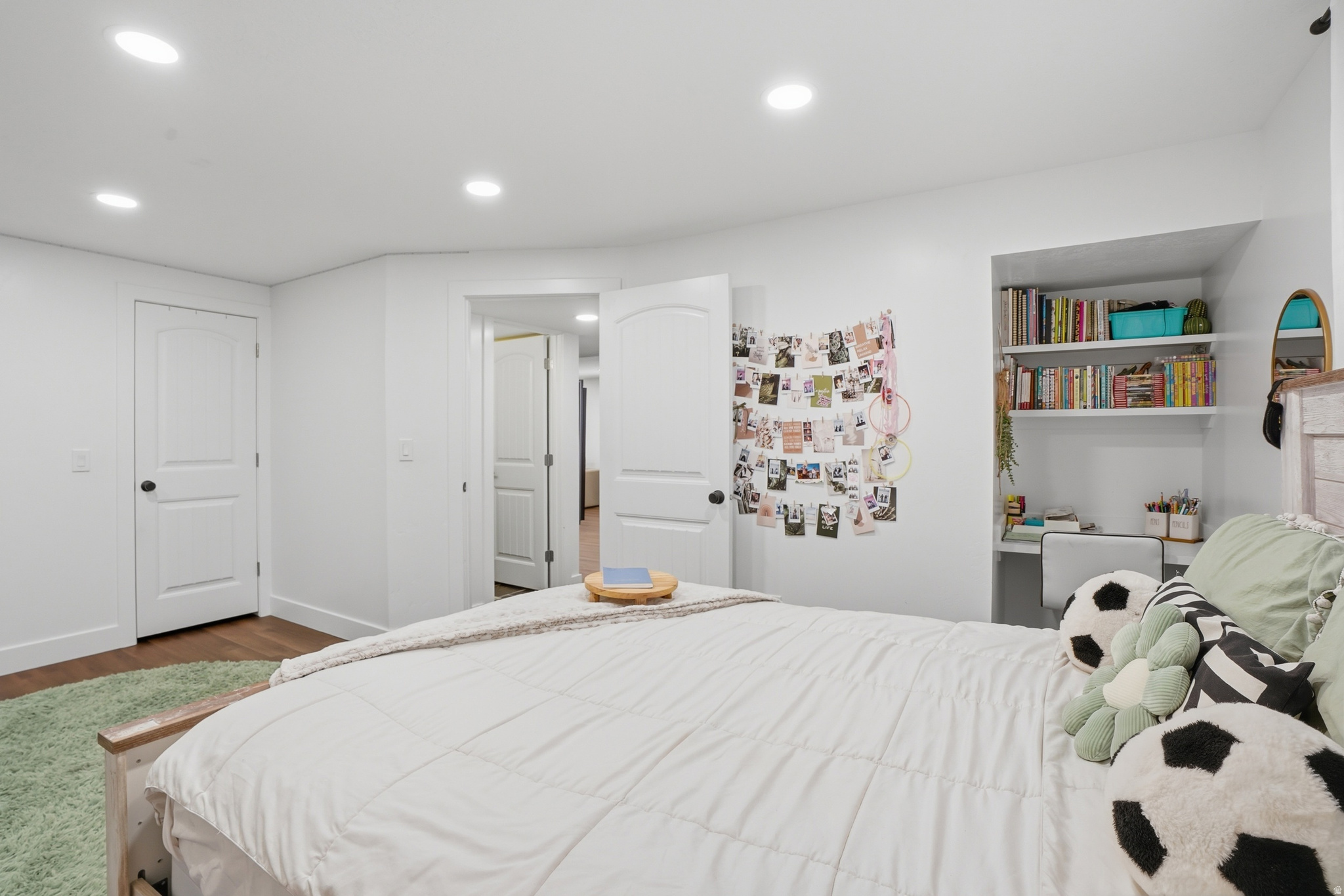 THE VILLAGE OF HAWKS LANDING - Residential