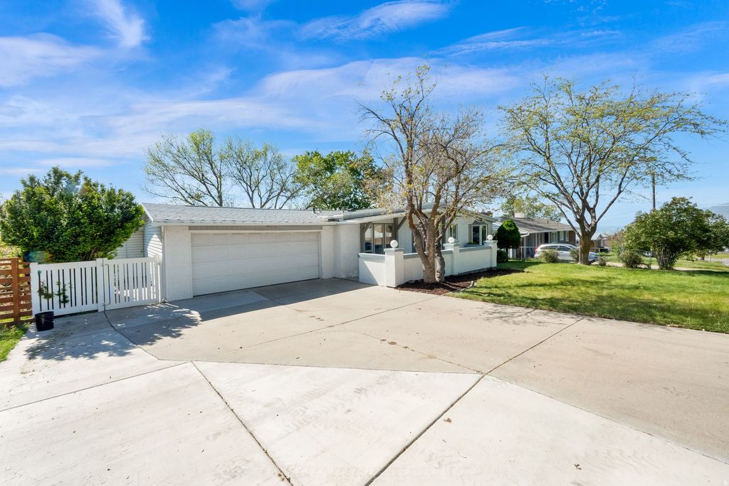 Photo of 3558 S 50 W, Bountiful, UT 84010 (MLS # 2157278)