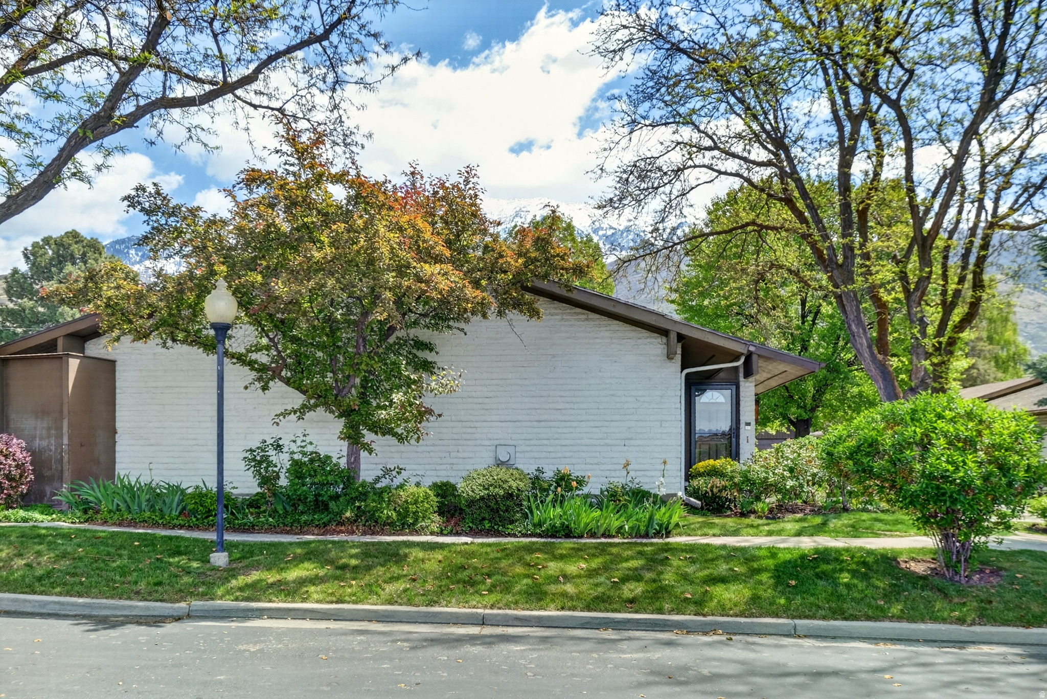 THREE FOUNTAINS - Residential