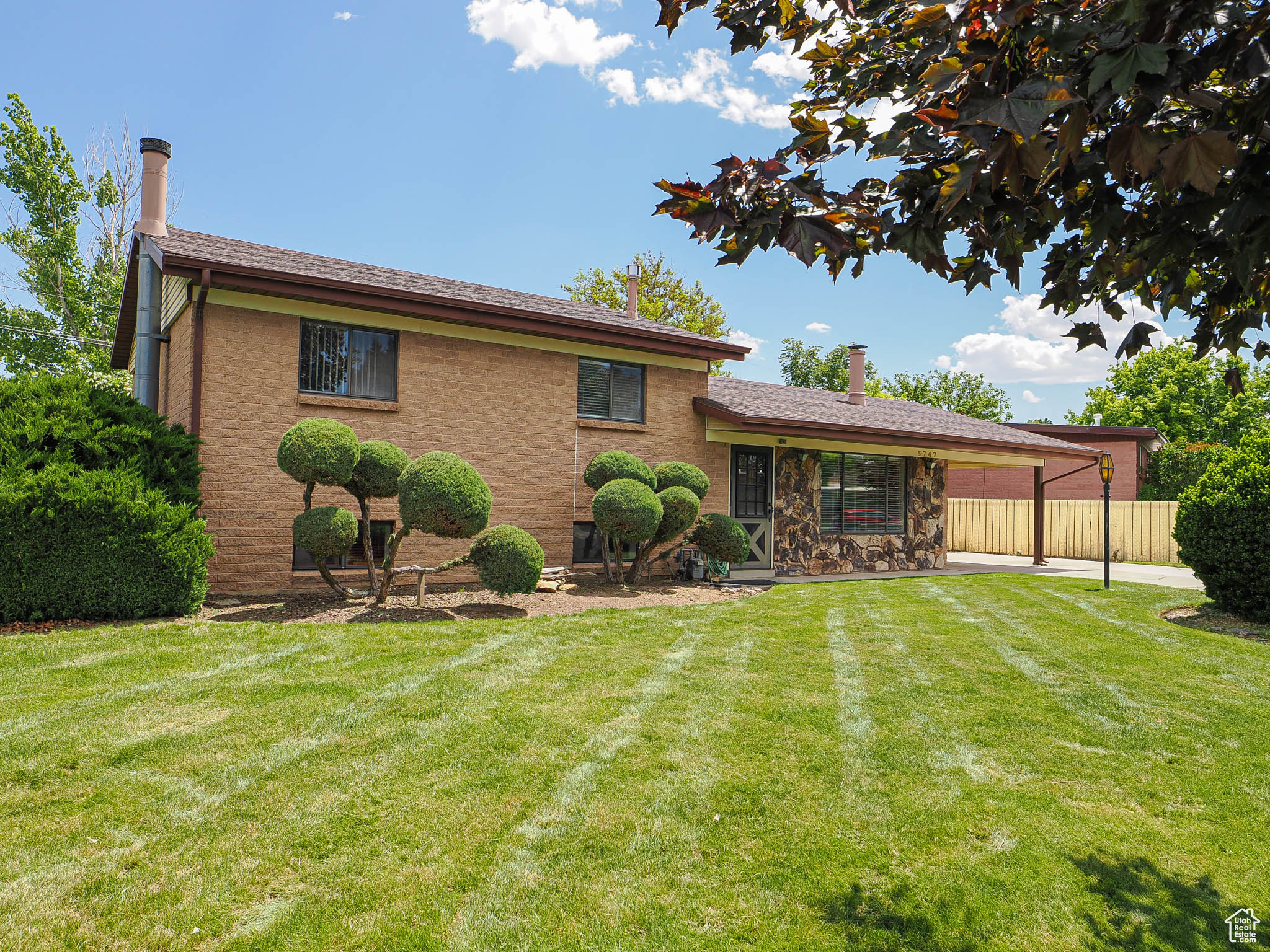5747 S Sanford Dr, Murray, Utah image 2