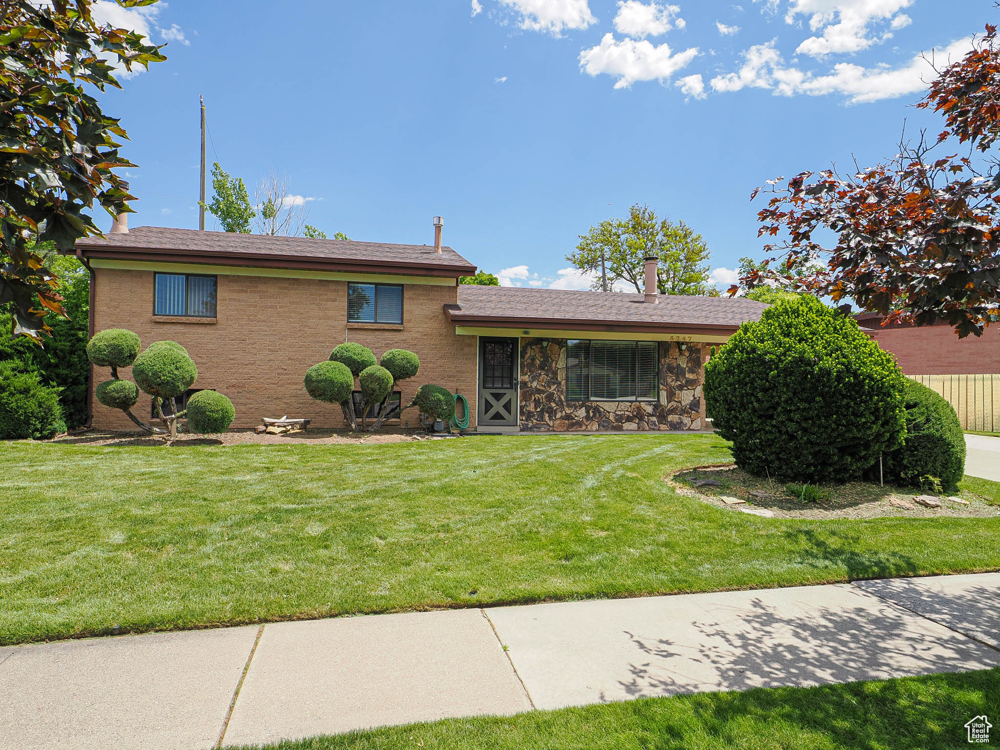 5747 S Sanford Dr, Murray, Utah image 1