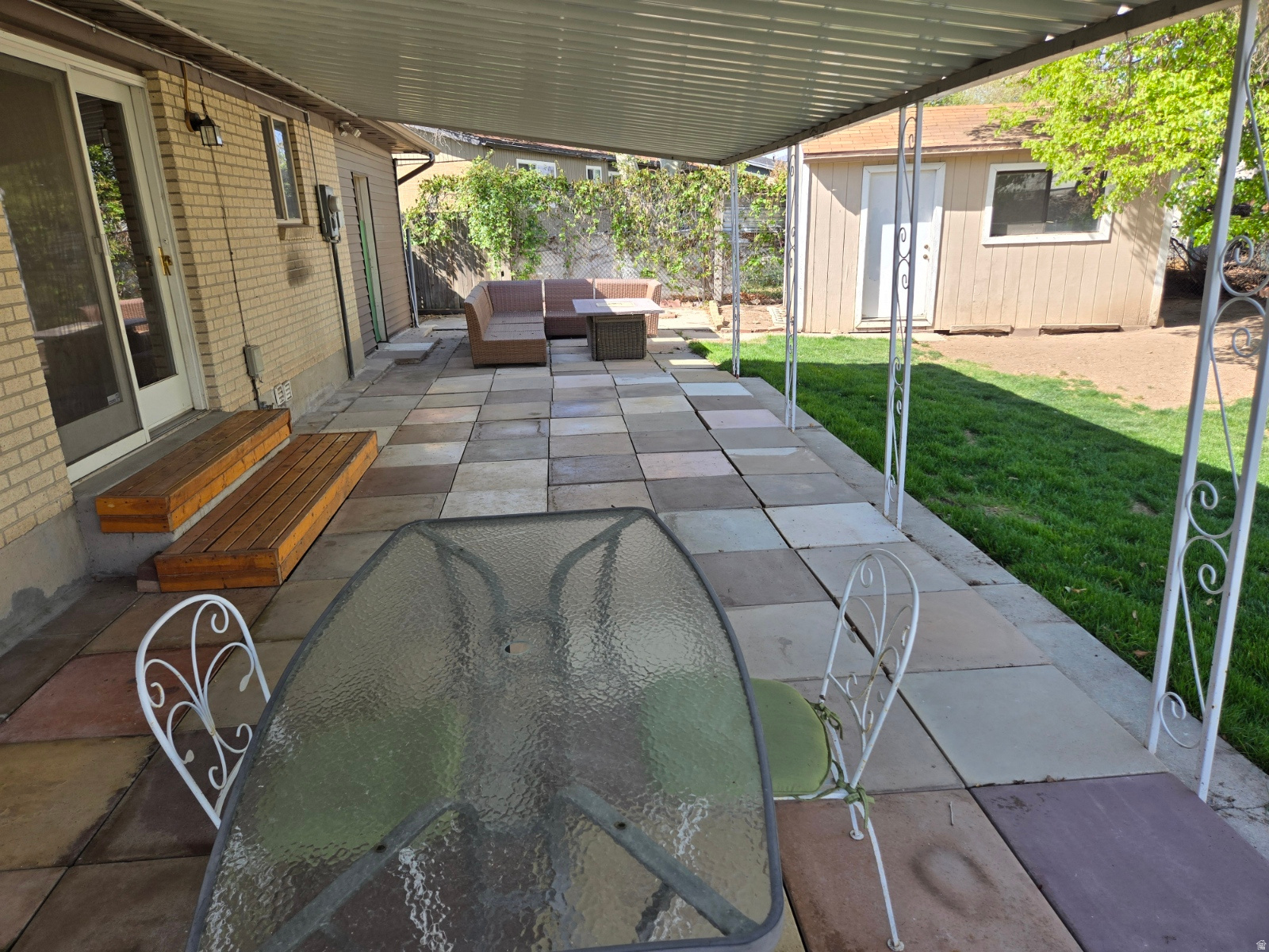 COUNTRY SQUIRE ESTATES - Residential