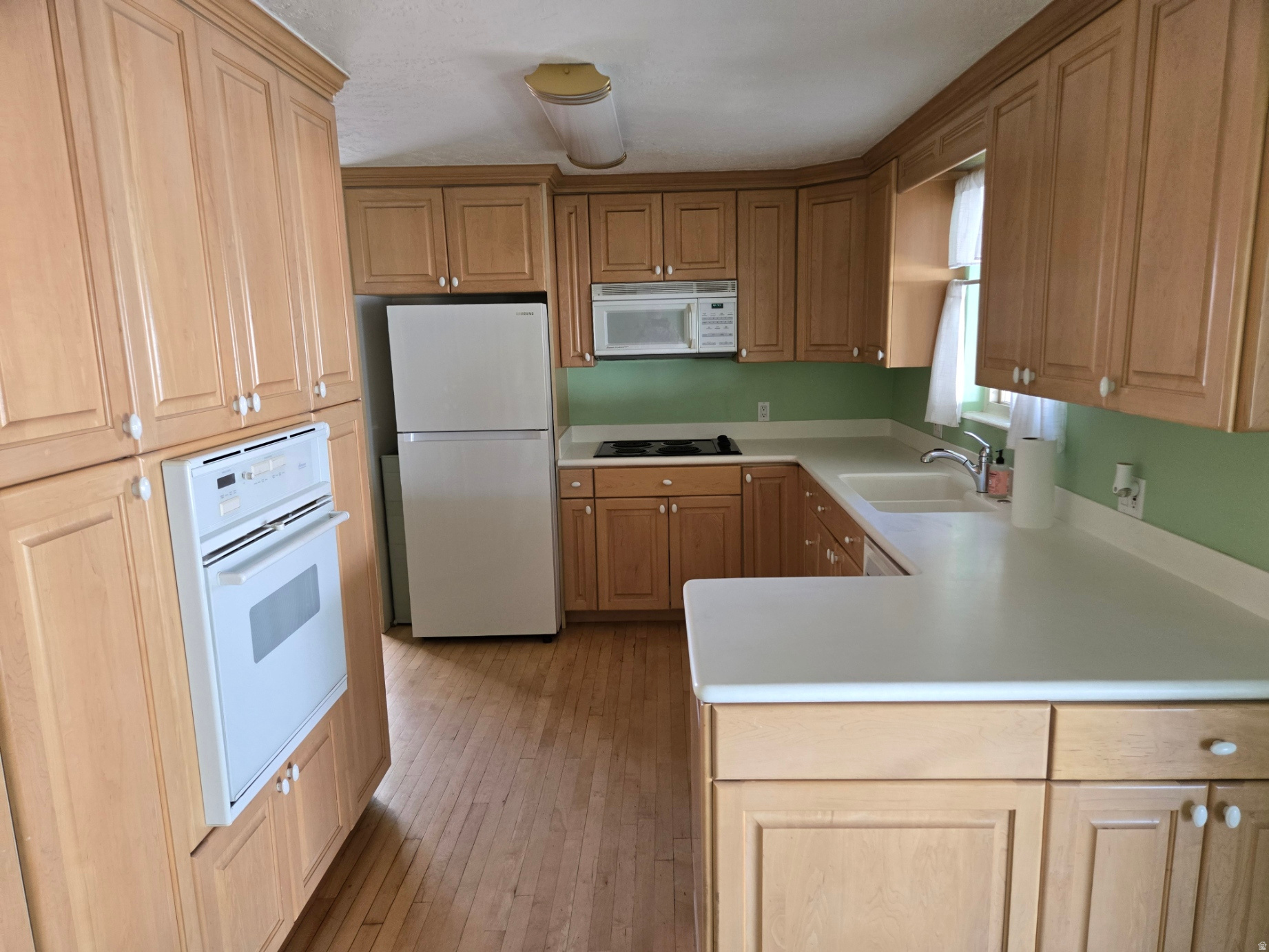 COUNTRY SQUIRE ESTATES - Residential