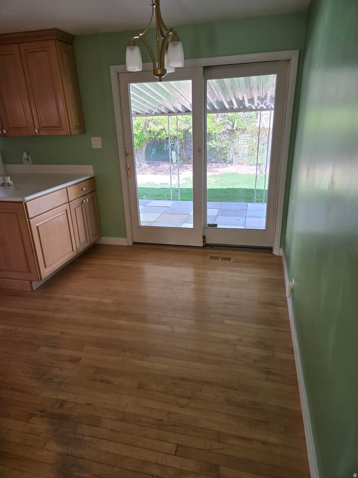 COUNTRY SQUIRE ESTATES - Residential