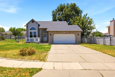 Tiny photo for 621 W 1000 N, Clinton, UT 84015 (MLS # 2170583)