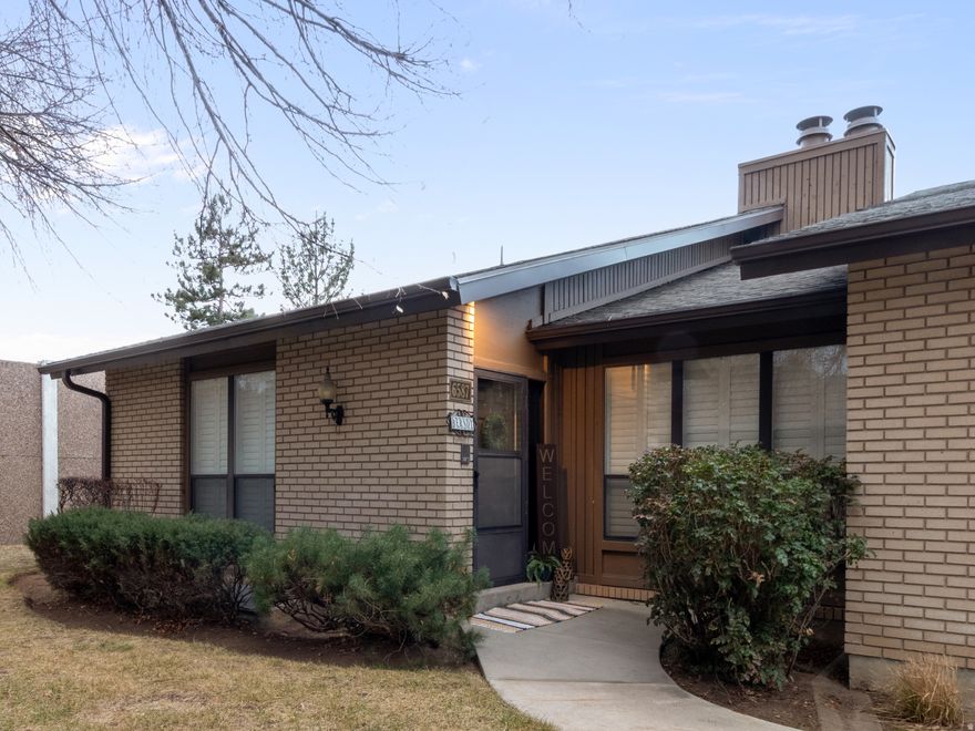 Looking for the perfect place that's just minutes from world class skiing, golfing, fishing, hiking, theater, eateries, shopping? We found it for you! This community even has a beautiful swimming pool and newly constructed pickle ball courts. We know you are going to be busy with all this fun, so don't worry about a to do list. The home owners have replaced carpeting, freshly repainted the interior home, updated the kitchen cabinets and lighting, the community takes care of the exterior and grounds - worry free living! In addition, the second floor  boasts a huge bedroom with ensuite bathroom, and private entrance through the garage. Book a private showing today!