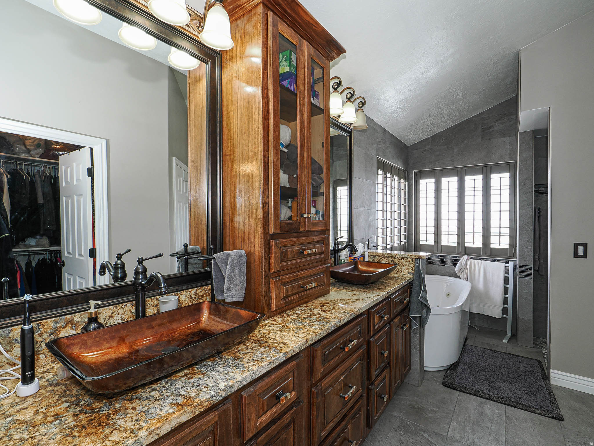 ROLLING HILLS ESTATES SUB - Residential