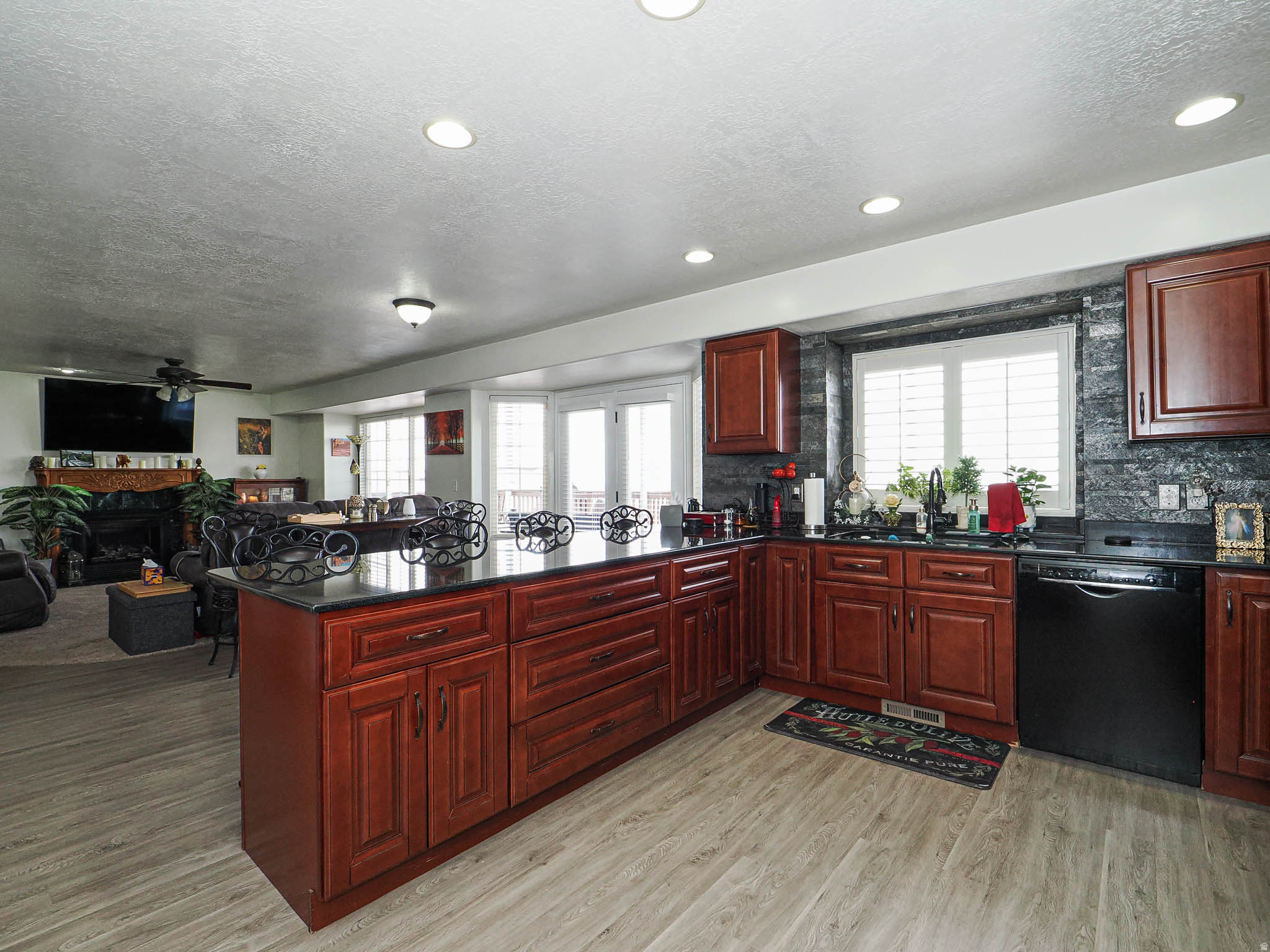 ROLLING HILLS ESTATES SUB - Residential