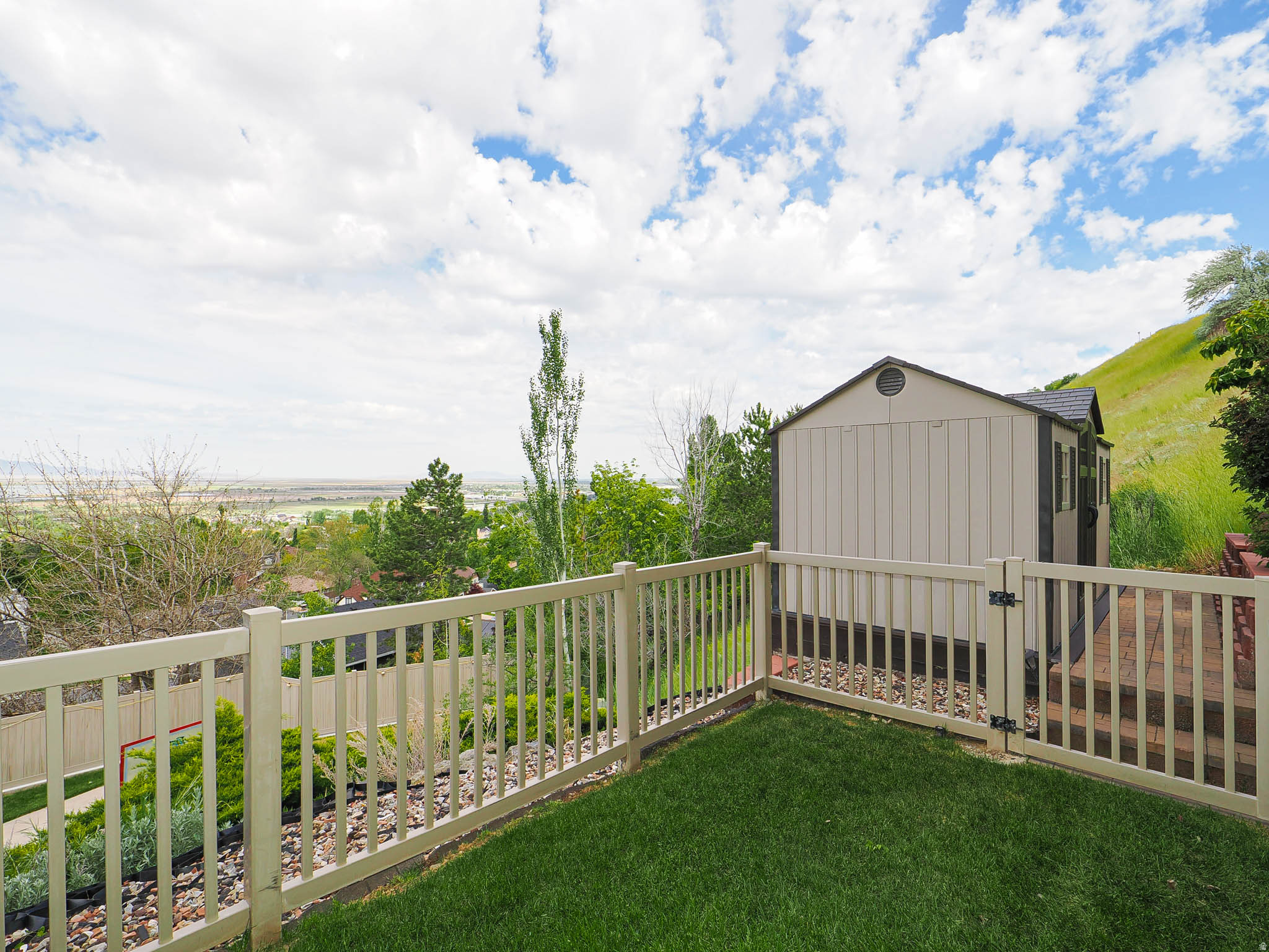 ROLLING HILLS ESTATES SUB - Residential