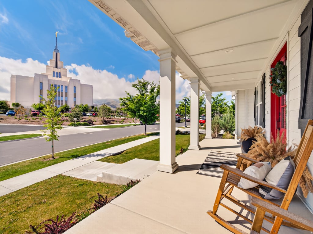 Photo of 672 W HERALD DR, Saratoga Springs, UT 84045 (MLS # 2167511)