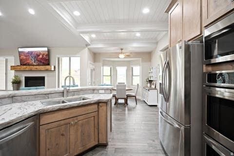 Tiny photo for 175 W 1000 N, Mapleton, UT 84664 (MLS # 2174832)