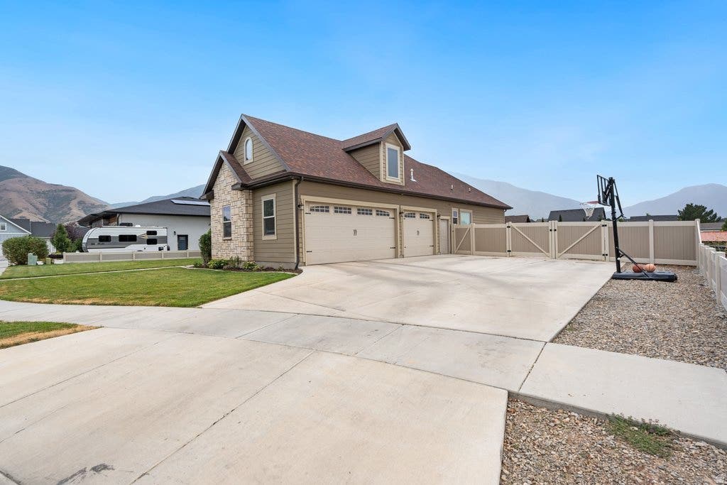 Photo of 175 W 1000 N, Mapleton, UT 84664 (MLS # 2174832)