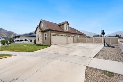 Tiny photo for 175 W 1000 N, Mapleton, UT 84664 (MLS # 2174832)
