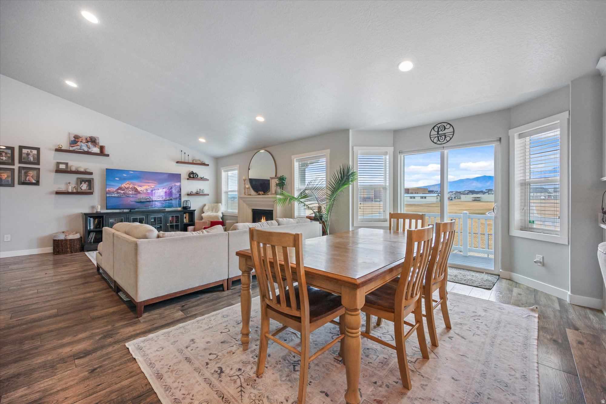 OVERLAND EST 106 - Residential