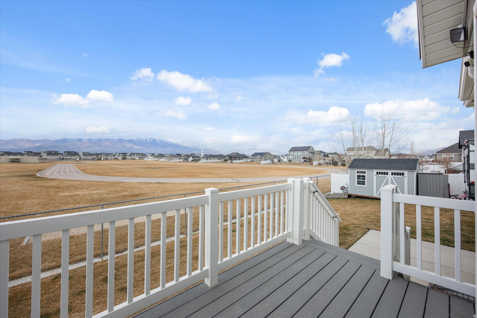 OVERLAND EST 106 - Residential