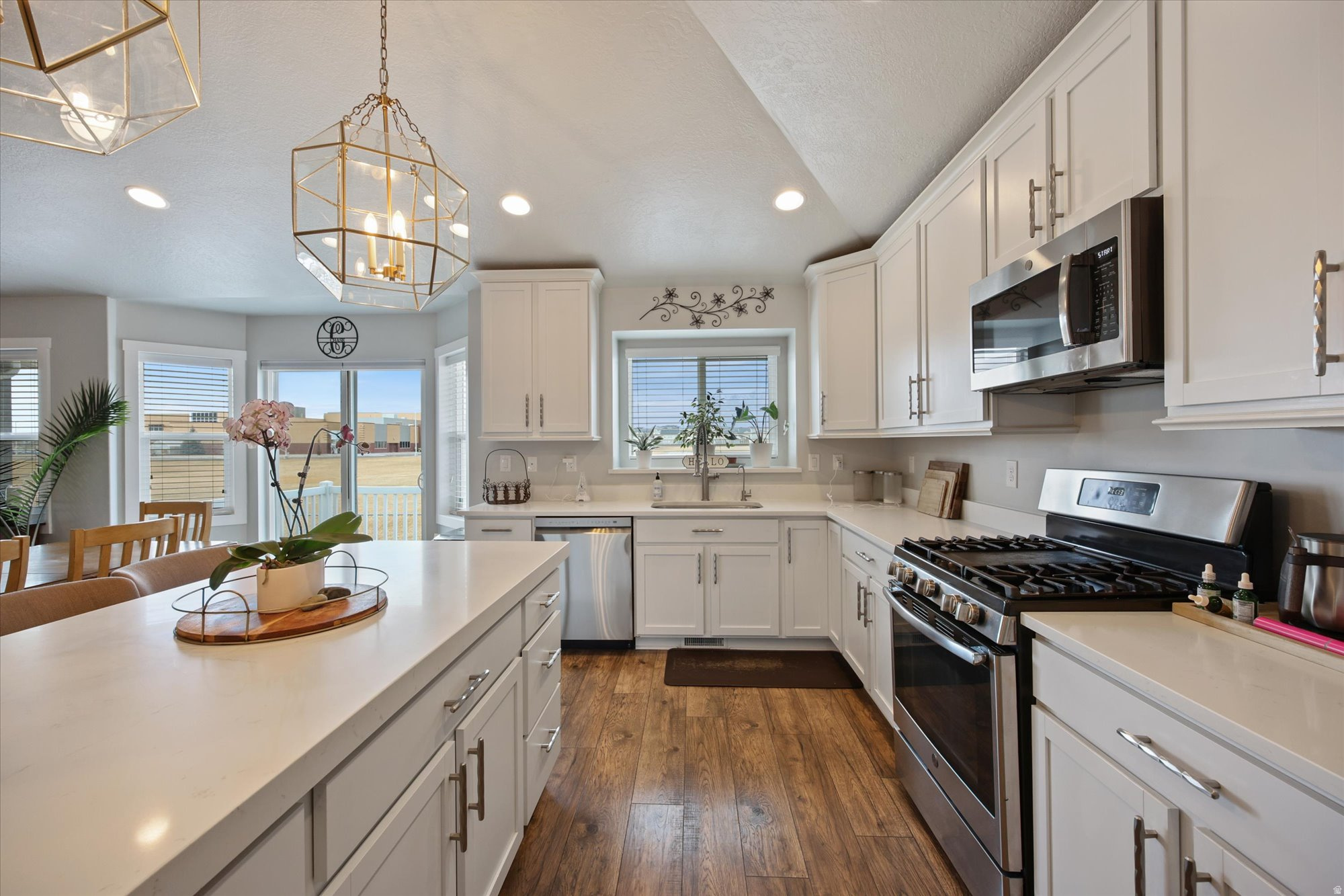 OVERLAND EST 106 - Residential