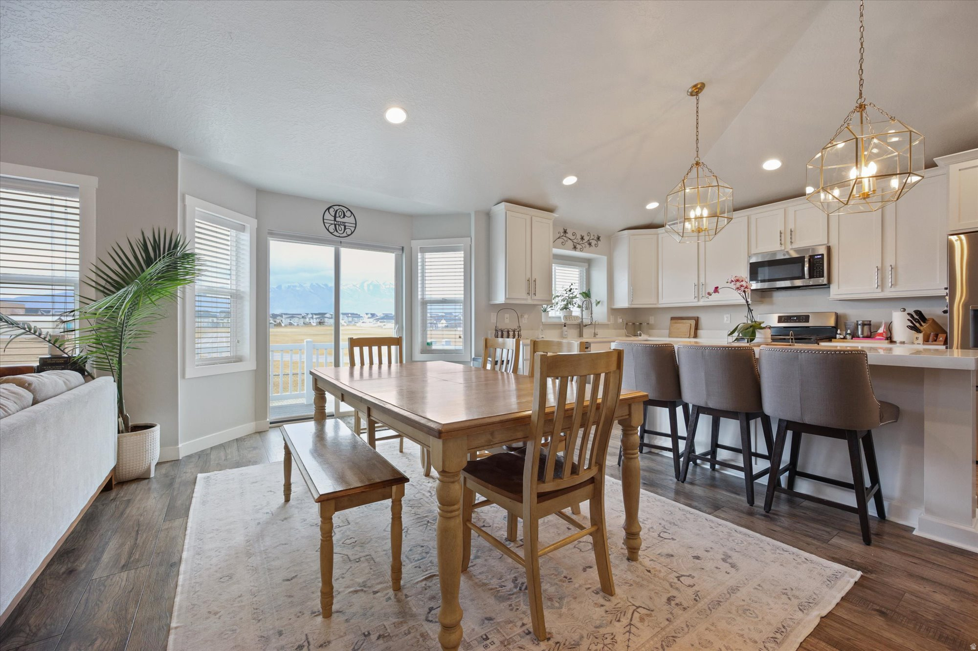 OVERLAND EST 106 - Residential