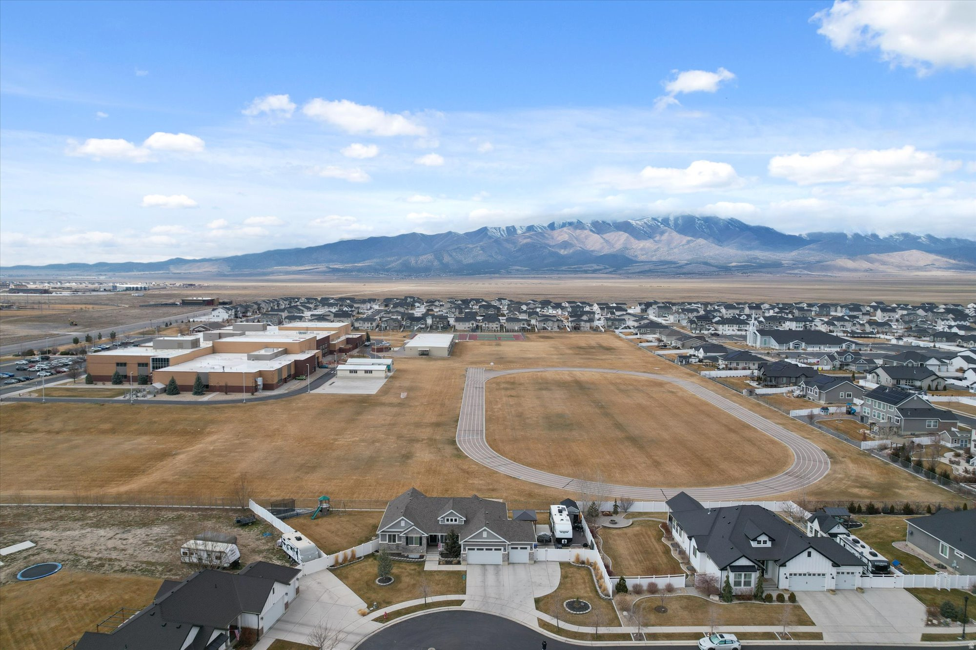 OVERLAND EST 106 - Residential